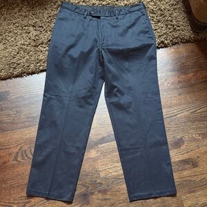 Like new Men’s haggar EST. 1926 100% cotton navy blue dress pants. 38 x 32.